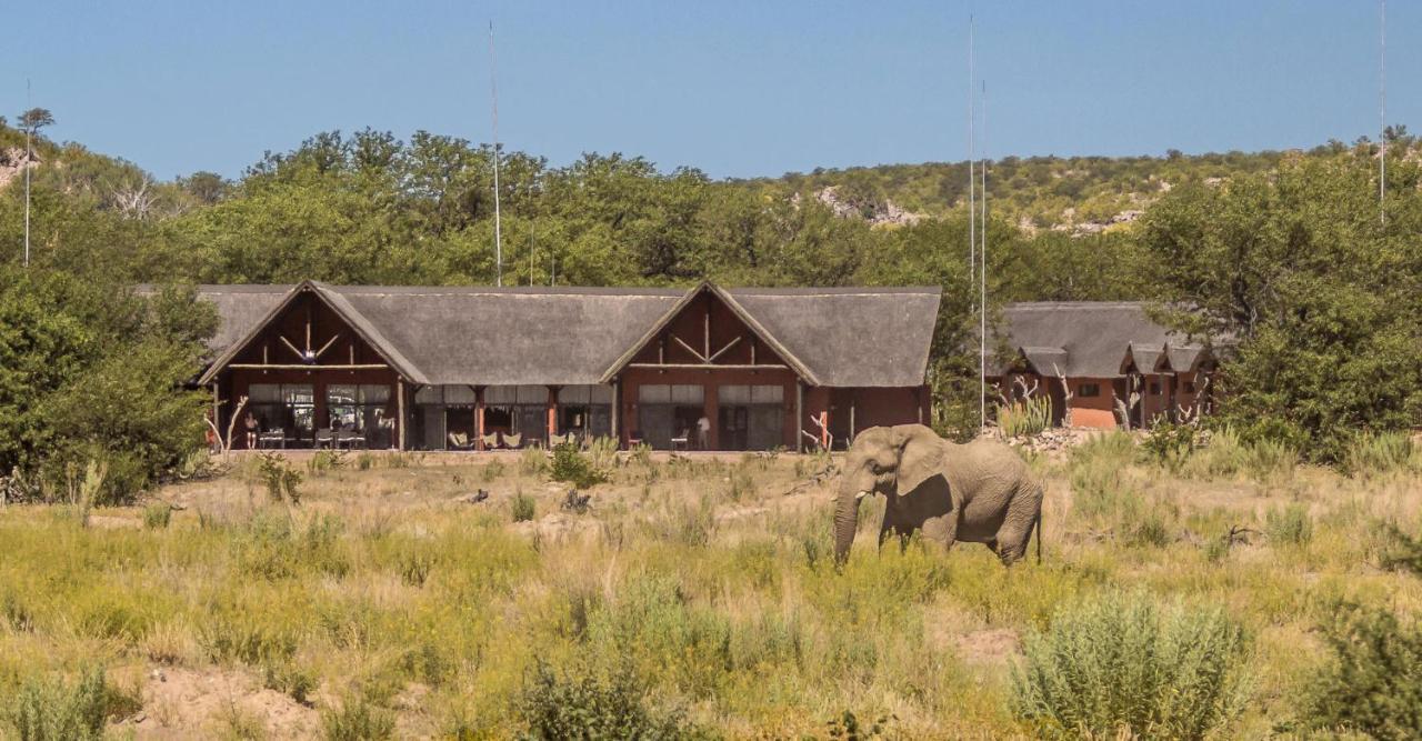 Hobatere lodge Otjovasandu Exterior foto